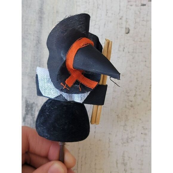 Witch Halloween broom pick home decor plush - Picture 4 of 5